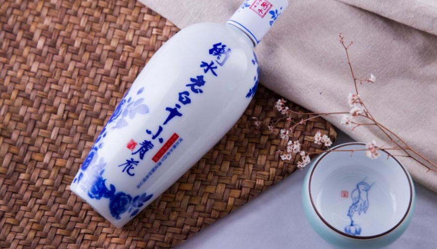 白酒價(jià)格高低不一？這些高性價(jià)比酒收藏起來(lái)