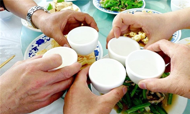 為什么感覺白酒很難喝？白酒那味道不喜歡也正常