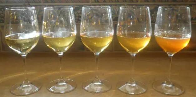 紅酒開(kāi)瓶后氧化有什么影響？開(kāi)瓶的紅酒還能放多久？