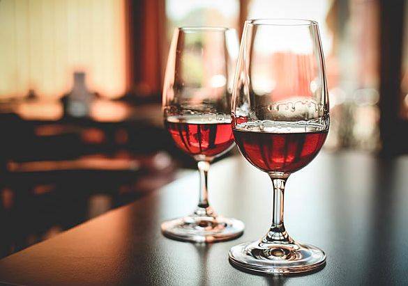 紅酒為什么要搖杯？什么紅酒不需要搖杯？