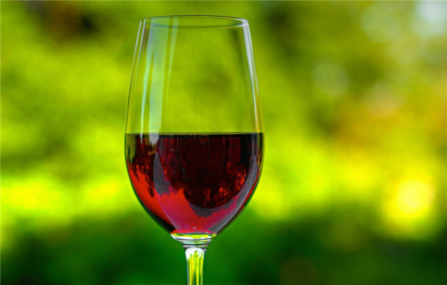 香檳可以加兌其他飲料一起喝么？香檳是直接喝還是兌飲料？