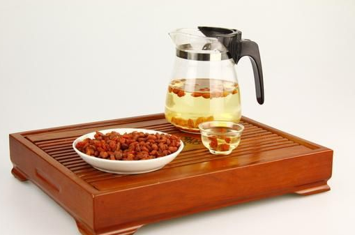 紅酒泡枸杞有什么功效，紅酒泡枸杞美容養(yǎng)顏