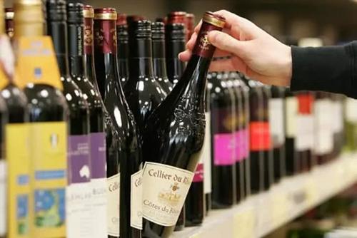 怎樣選擇性價(jià)比高的紅酒呢？看飲用場合選擇紅酒。