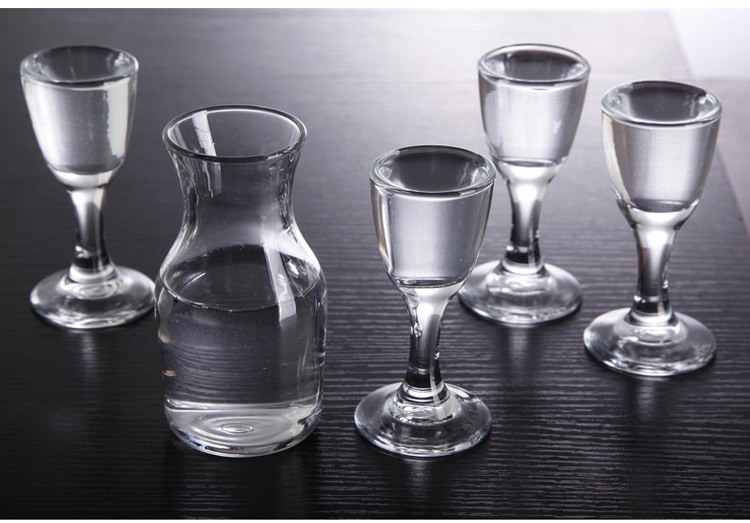 火燒白酒，火焰為純藍(lán)色的酒是酒精酒?是真是假？