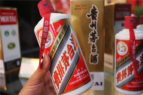貴州省市場監(jiān)督管理局日前發(fā)文稱，貴陽打擊炒買炒賣茅臺酒的“黃?！? width=