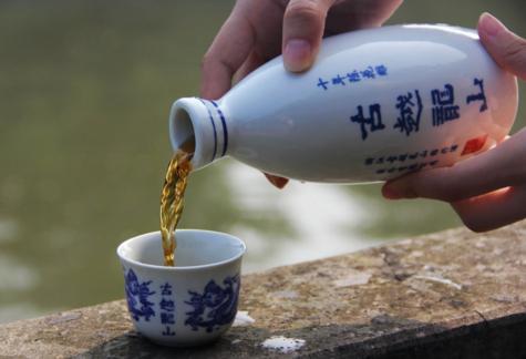 飲黃酒什么時(shí)候喝最好