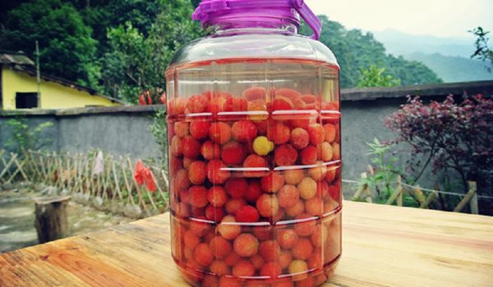 楊梅酒什么季節(jié)喝最好？夏天喝楊梅酒有什么好處？