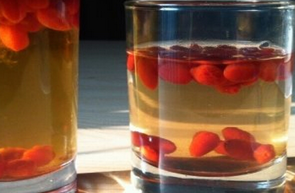 枸杞子泡酒可以壯陽(yáng)嗎？枸杞子泡酒有副作用嗎？