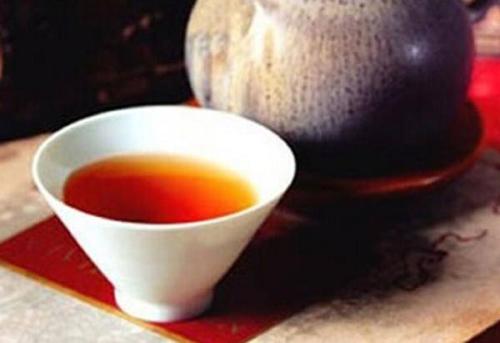 痛風(fēng)患者可以喝酒嗎？痛風(fēng)患者不能喝黃酒。