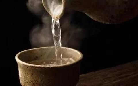白酒變苦是什么原因？白酒有苦味正常嗎？