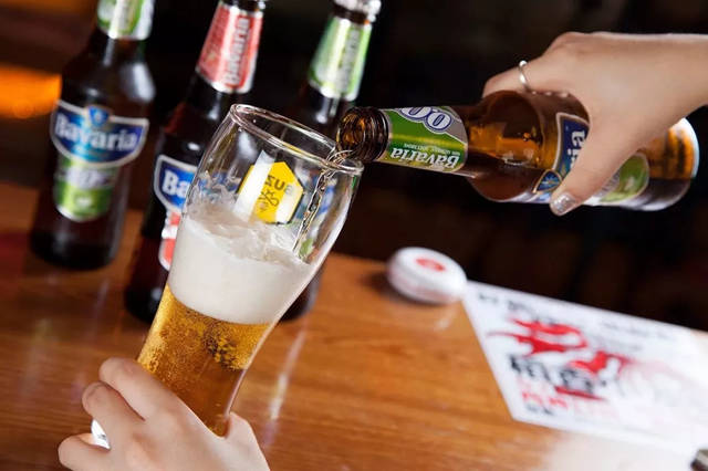 無醇啤酒含有酒精嗎？喝無醇啤酒會(huì)喝醉嗎？
