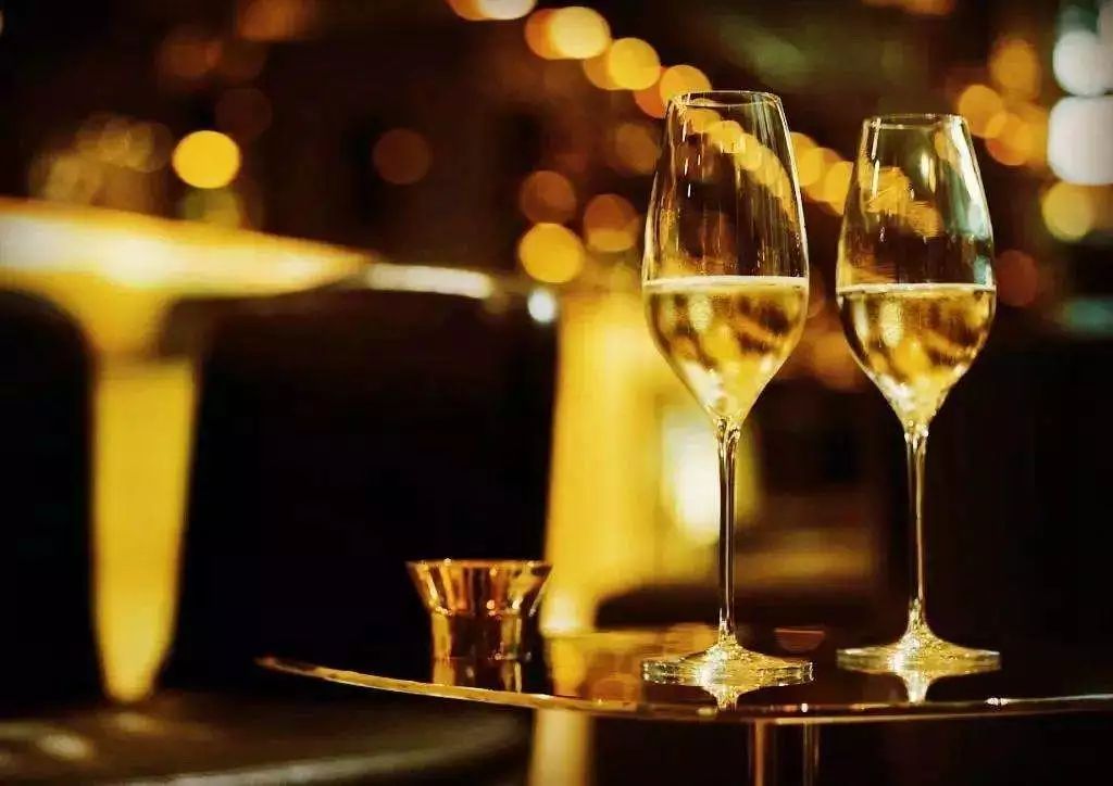 白葡萄酒需要醒酒嗎？什么情況下要醒酒
