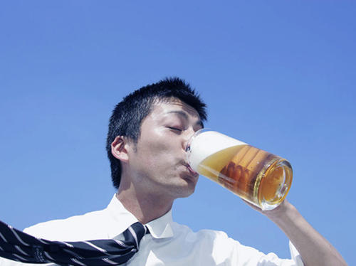 可以喝啤酒解暑嗎？夏天喝什么解暑？