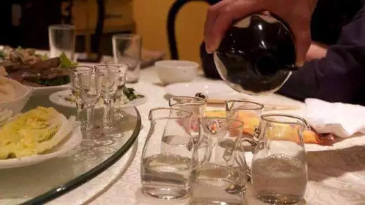 陳年白酒有哪些香型？白酒怎么聞香？