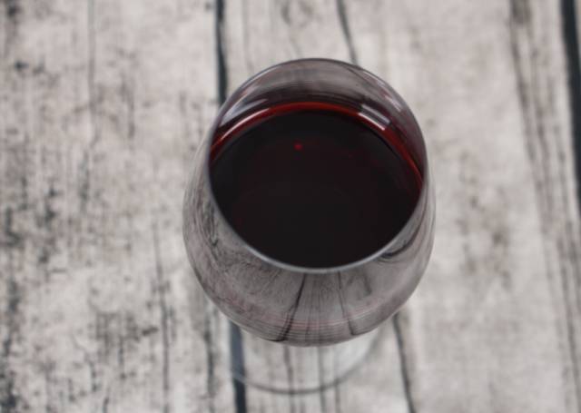 紅酒可以放冰箱嗎？紅酒不建議放冰箱保存