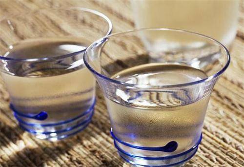 白酒放冰箱冷凍會結冰嗎？白酒放冰箱會爆嗎？
