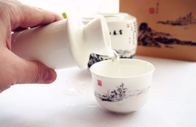 啤酒和白酒到底能不能摻著喝？