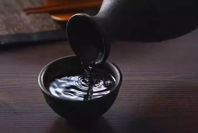 釀造白酒主要是有哪些原料？