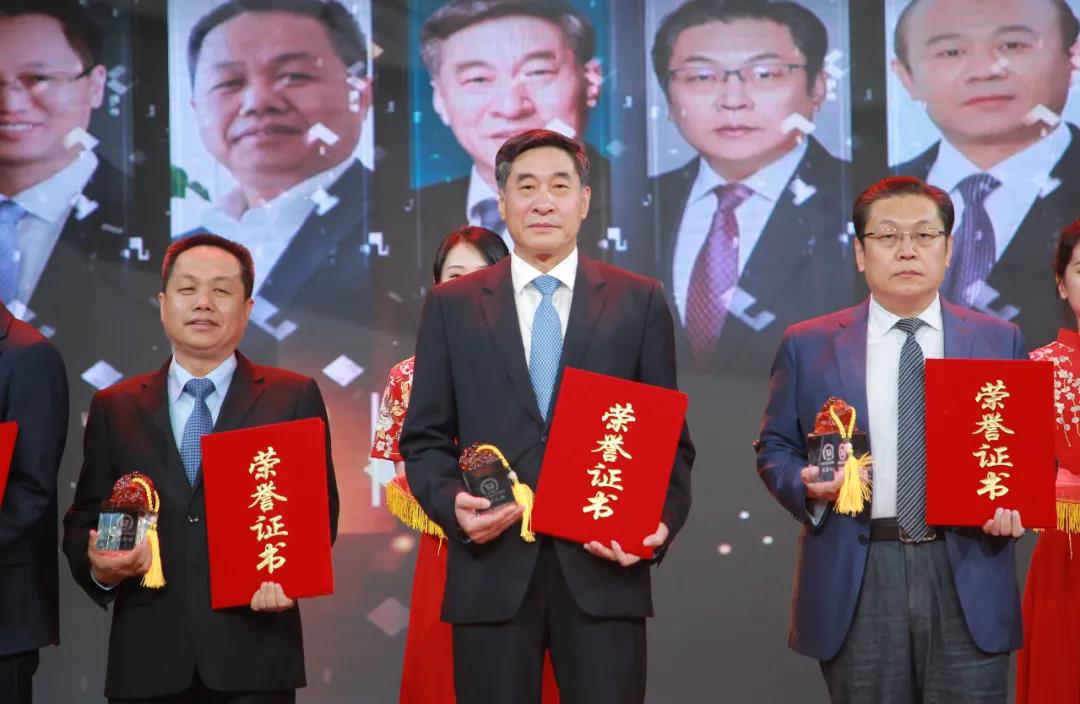 青啤集團榮獲兩項青島年度經(jīng)濟成就獎項