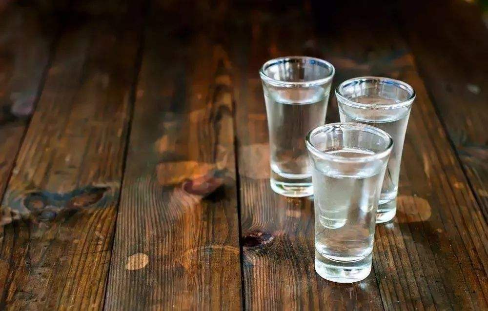 簡述喝白酒兌雪碧喝有什么危害？