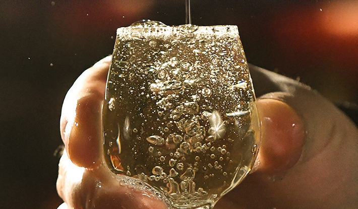 男性飲用白酒過量的危害有哪些？