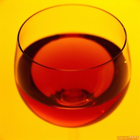 英語關于葡萄酒是怎么生產的(葡萄酒是用葡萄制成的英文)