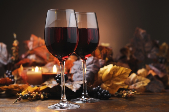 紅酒是怎么樣做出來(lái)(紅酒是怎么做的)