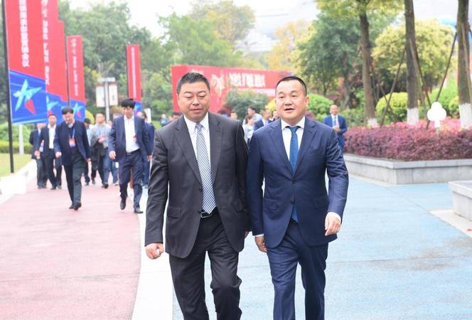 歷任瀘州老窖董事長(zhǎng)是誰(瀘州老窖集團(tuán)歷任董事長(zhǎng))