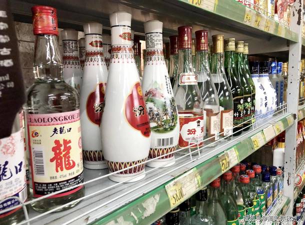 怎么往小超市銷(xiāo)售白酒(在超市銷(xiāo)售白酒的技巧)