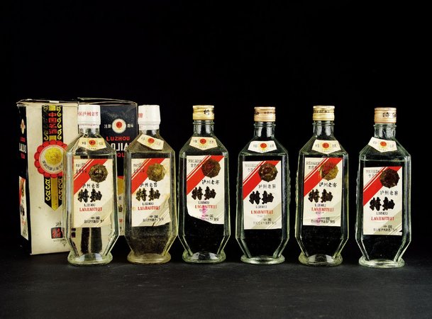 中國(guó)瀘州年份特曲紀(jì)念酒多少錢(中國(guó)瀘州年份特曲價(jià)格)